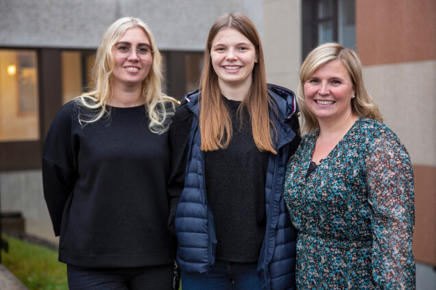 Rebeccah, Mira och Maria. Alla tre otroligt glada över priset Mitt Stora Stöd som Rebeccah vann tack vare Maria och Miras nominering. Rebeccah, Mira och Maria. Alla tre otroligt glada över priset Mitt Stora Stöd som Rebeccah vann tack vare Maria och Miras nominering.