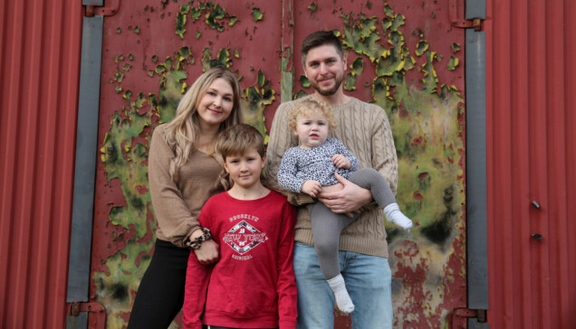 Familjen är samlad: Matilda, Pontus och barnen Charlie och Celine. Familjen är samlad: Matilda, Pontus och barnen Charlie och Celine.