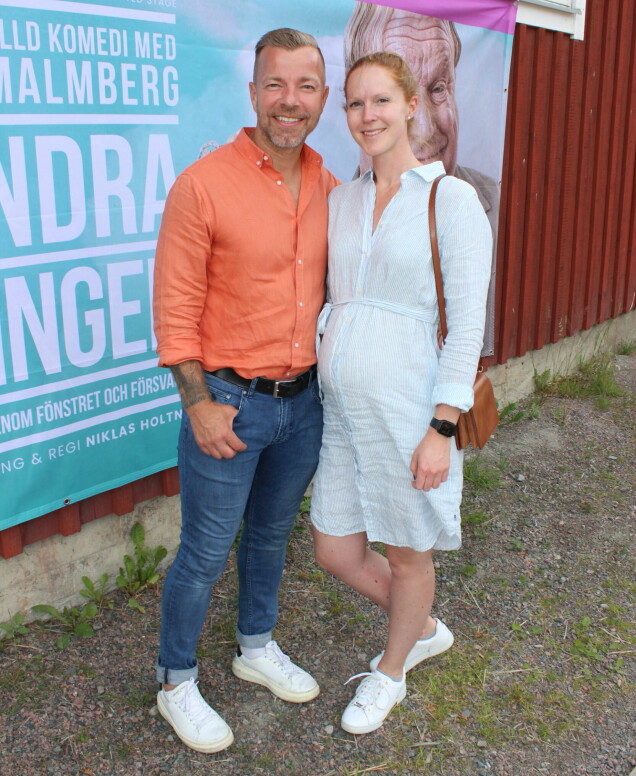 I juni visade Casper upp gravida flickvännen Therese offentligt, för första gången. I juni visade Casper upp gravida flickvännen Therese offentligt, för första gången.