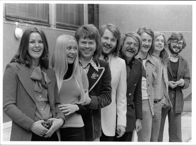 Under karriären har Janne Schaffer medverkat på omkring 50 låtar tillsammans med Sveriges mest kända band internationellt; Abba. Här på bild tillsammans med badnmedlemmarna i förgrunden år 1973. Janne står som nummer två från höger. Under karriären har Janne Schaffer medverkat på omkring 50 låtar tillsammans med Sveriges mest kända band internationellt; Abba. Här på bild tillsammans med badnmedlemmarna i förgrunden år 1973. Janne står som nummer två från höger.