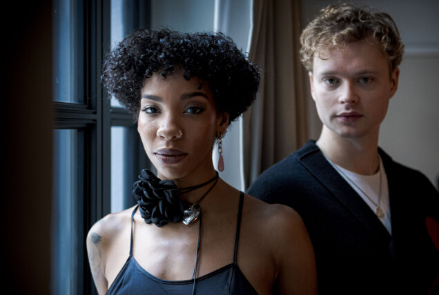 I Netflix-serien The Playlist spelar Edvin Endre mot bland annat artisten Janice Kavander. Men visst har han ärvt sin mors intensiva blick? I Netflix-serien The Playlist spelar Edvin Endre mot bland annat artisten Janice Kavander. Men visst har han ärvt sin mors intensiva blick?