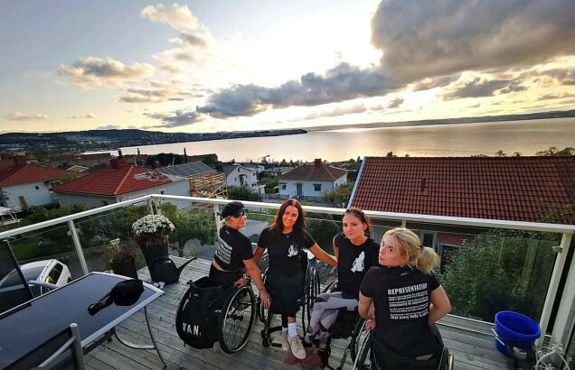 ”Girls on wheels” i Huskvarna med Vättern ibakgrunden. På bilden fv Louise Linderoth, Kristin Savela, Andrea Rasmusssen, och Helle Andersson. ”Girls on wheels” i Huskvarna med Vättern ibakgrunden. På bilden fv Louise Linderoth, Kristin Savela, Andrea Rasmusssen, och Helle Andersson.
