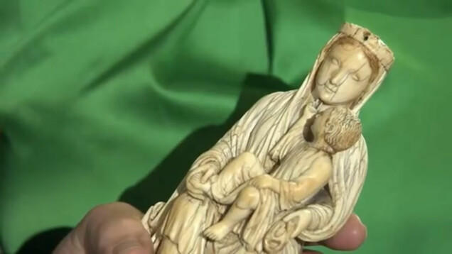 En madonnafigur i elfenben i Antikrundan 2010. En madonnafigur i elfenben i Antikrundan 2010.