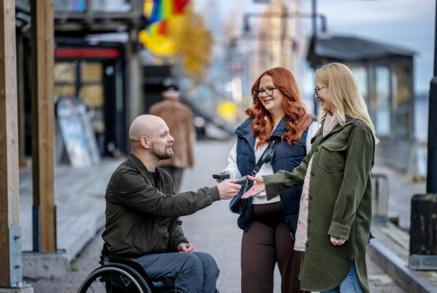 Med Allers guldhjärtan vill Tomas visa hur mycket det betydde för honom att Eva och Emilia fanns vid hans sida när han nästan gett upp hoppet om livet. Med Allers guldhjärtan vill Tomas visa hur mycket det betydde för honom att Eva och Emilia fanns vid hans sida när han nästan gett upp hoppet om livet.