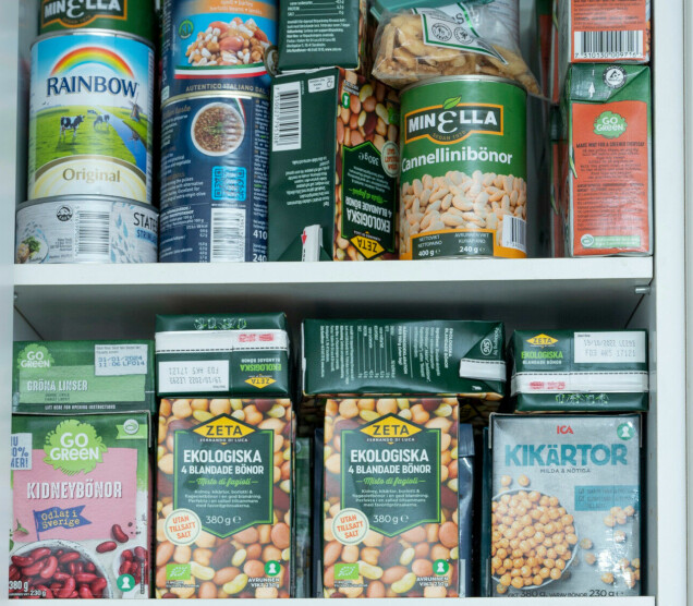 Torrvaror i tetra och konserver har lång livs-längd, och gör att Mina alltid har mat hemma. Torrvaror i tetra och konserver har lång livs-längd, och gör att Mina alltid har mat hemma.