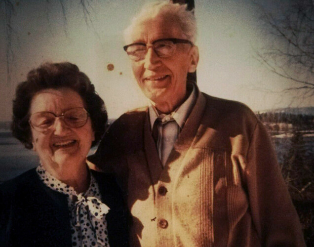 Relationen till mormor och morfar var kärleksfull. Relationen till mormor och morfar var kärleksfull.