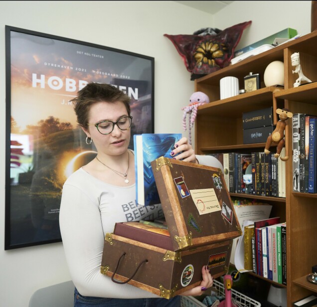 Mathilde läser mycket fantasyböcker, bland annat Harry Potter-serien. Mathilde läser mycket fantasyböcker, bland annat Harry Potter-serien.