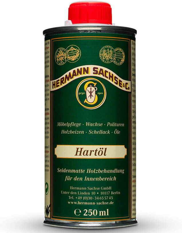 Träolja för utomhusmöbler. Träolja för utomhusmöbler.