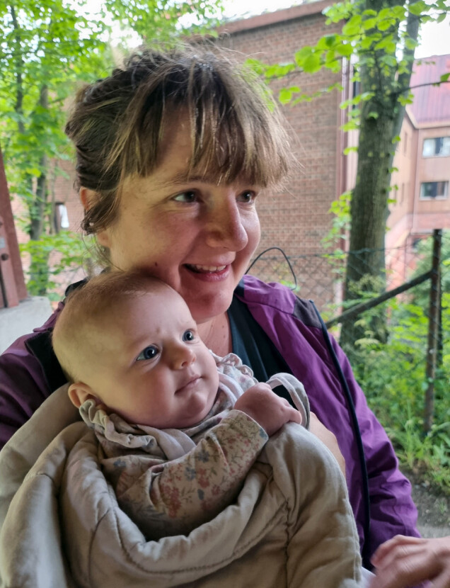Barnen betyder otroligt mycket för mig och mitt mående, säger Malin, som är mån om att vara en närvarande mamma. Här med lilla Lova, sex månader. Barnen betyder otroligt mycket för mig och mitt mående, säger Malin, som är mån om att vara en närvarande mamma. Här med lilla Lova, sex månader.