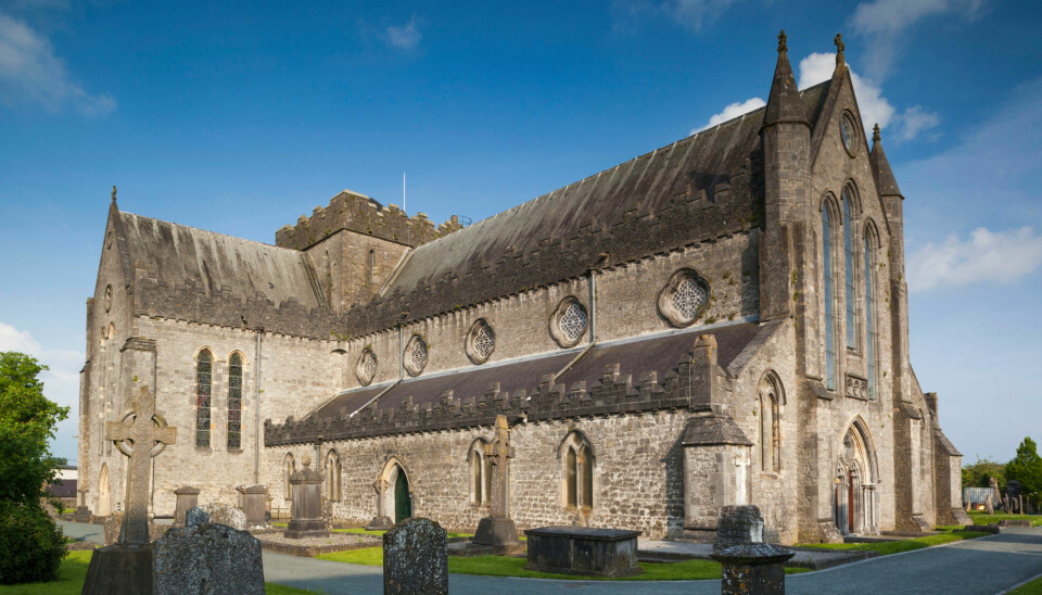 St. Canice katedral fick aldrig något nytt högt torn efter att ett blytak raserat det första. St. Canice katedral fick aldrig något nytt högt torn efter att ett blytak raserat det första.