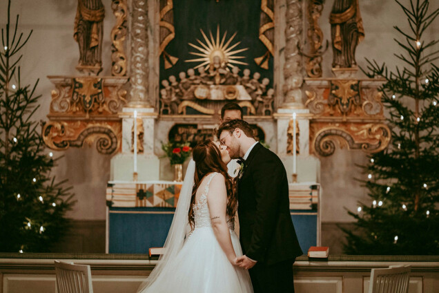 Den tredje december 2022 sa Elin ja till sin Albin i Järnboås kyrka. Den tredje december 2022 sa Elin ja till sin Albin i Järnboås kyrka.