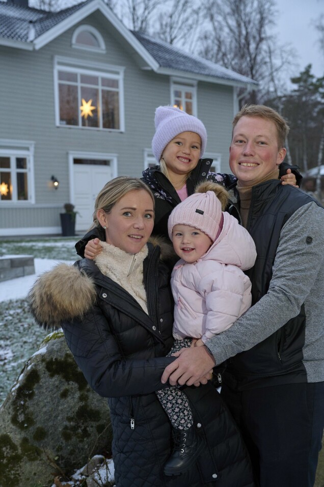 I dag bor Mija och Johan i sitt egenritade hus tillsammans med barnen Nathalia och Nova. I dag bor Mija och Johan i sitt egenritade hus tillsammans med barnen Nathalia och Nova.
