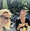 En fika i Stockholm innan Karina blev sjuk.