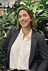 Johanna Nordenskiöld har mångårig erfarenhet i trädgårdsbranschen och ett brinnande intresse för växter, hållbarhet och biologisk mångfald. I dag arbetar hon som kategorichef för Plantagens tre nordiska marknader: Norge, Sverige och Finland.
