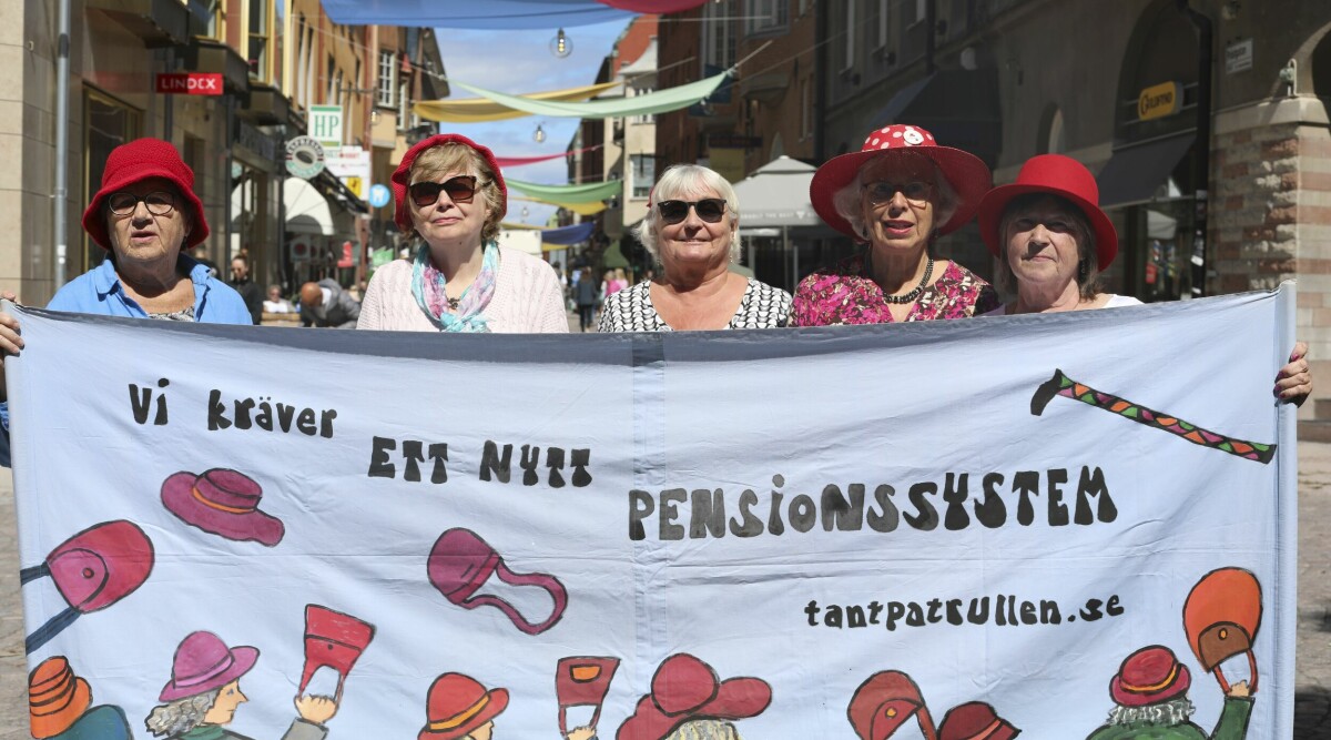 Tantpatrullen vill ha högre pensioner: Gammal tant kräver större slant