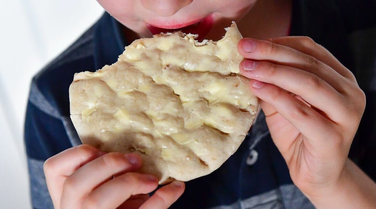 Den sidan ska du egentligen bre smöret på – experten slår fast: ”Självklart”