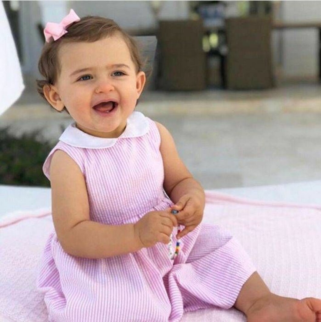 Prinsessan Adrienne 2019. Prinsessan Adrienne på ettårsdagen 2019, i rosa klänning.