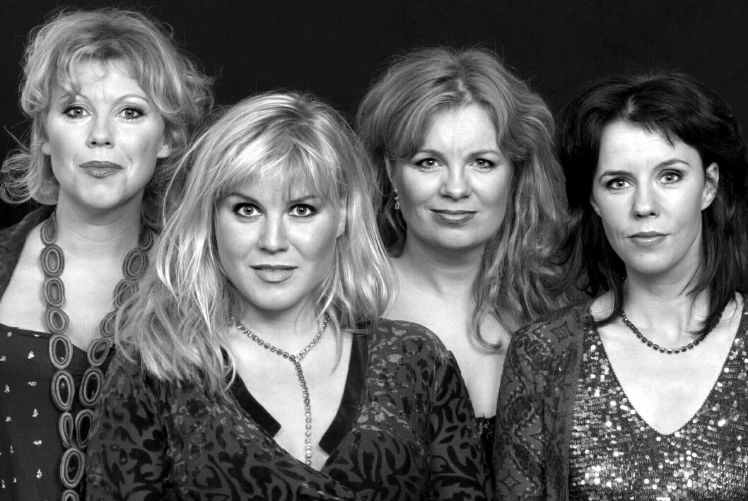 Ainbusk Singers bestod av Marie Nilsson Lind, Josefin Nilsson, Annelie Roswall och Birgitta ”Bittis” Jakobsson. – Tänk om vi Ainbuskar hade kunnat njuta av allt vi var med om när det begav sig. Varför fattade vi inte att vi var bra? Vi tyckte ju alltid att vi var för fula eller för tjocka och hade så enormt höga krav hela tiden, säger Marie idag. Ainbusk under sina glansdagar, svartvit bild.