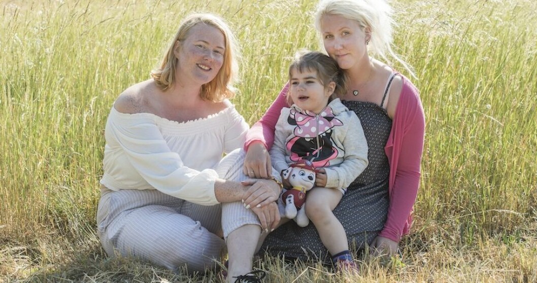 Systrarna Bea och My, med Ayse i mitten, står varandra nära och talar sig varma för att fler ska anmäla sig till donationsregistret. Systrarna Bea och My, med Ayse i mitten.
