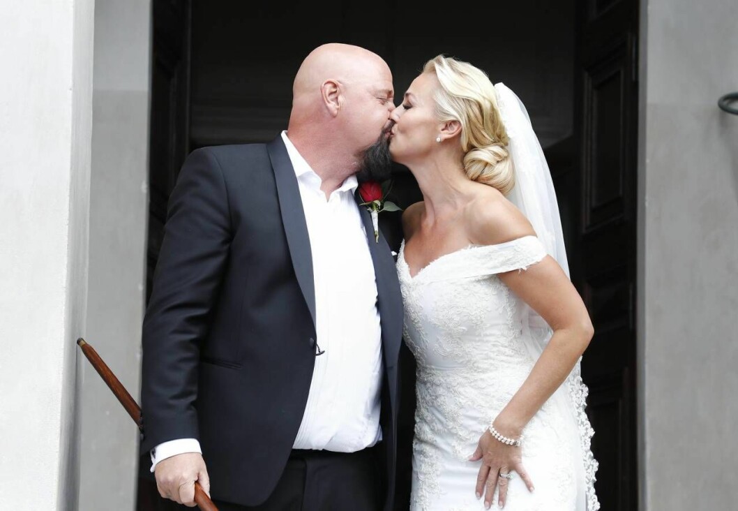 Idol-juryns Anders Bagge och skönhetsentreprenören Johanna Lind gifte sig i Stockholm 2018. Foto: TT Anders Bagge och Johanna Lind gifter sig 2018.