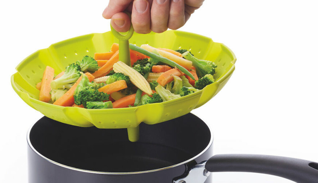Ångkorgen tar lite plats och kan vikas ihop. Ångkorg för kastrull.