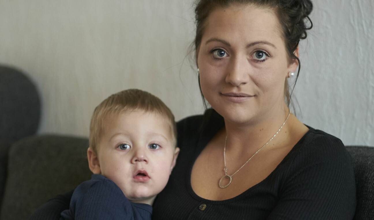 Anja Köster tillsammans med sin son Lukas som nu är friskförklarad från cancern.