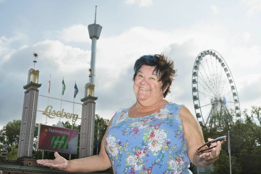 Ibland lämnade familjen Hisingen och besökte Liseberg. Spöktåget och Sagolandet var Ann Westins favoritattraktioner. Ann Westin med Liseberg i bakgrunden