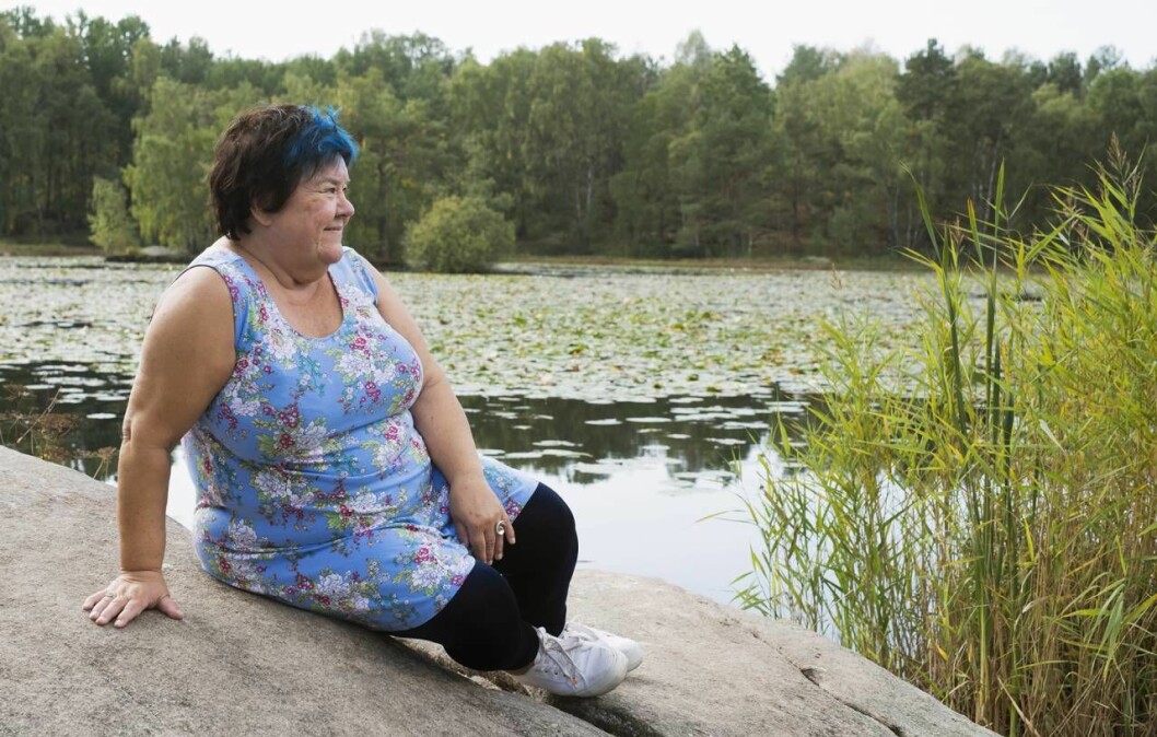 Ann Westin vid Svarte mosse som bara ligger ett par minuter från barndomshemmet. Foto: Julia Sjöberg. Ann Westin vid Svarte mosse