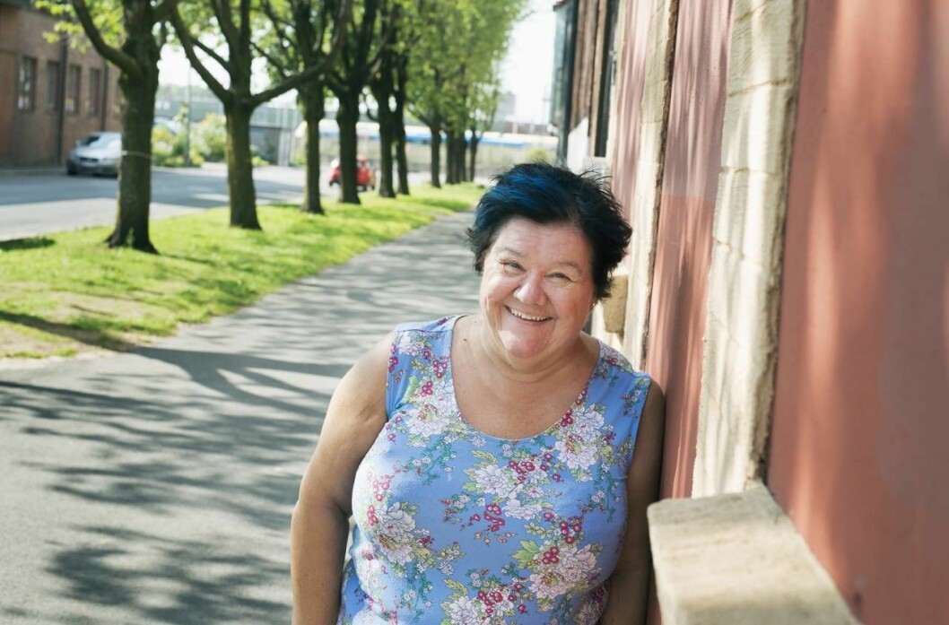 Ann Westin vid huset på Ejdergatan som inrymde hennes första egna boendet, ett rum på 15 kvadratmeter. Foto: Julia Sjöberg. Ann Westin vid huset på Ejdergatan som inrymde hennes första egna boendet, ett rum på 15 kvadratmeter.
