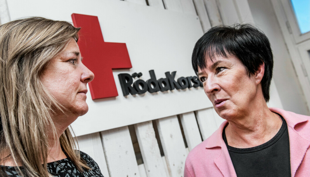 I egenskap av ordförande för Röda Korset mötte Anna Mona Sahlin, nationell samordnare mot våldsbejakande extremism. Ett år senare skulle Anna komma att överta Monas roll. Anna står med Mona Sahlin framför en Röda Korset skylt.