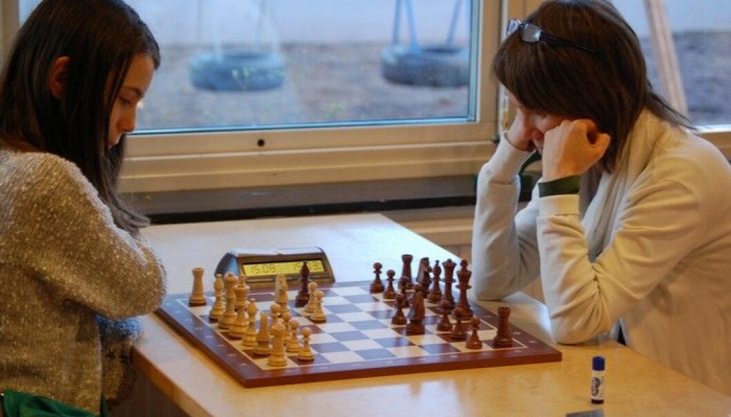 Pias dotter Anna Cramling är en stor profil i schackvärlden. Här syns de två under ett parti i snabbschack-SM för damer 2014, en av få gånger de mötts i en tävling. Anna Cramling spelar ett parti mot sin mamma Pia Cramling under snabbschack-SM för damer 2014.