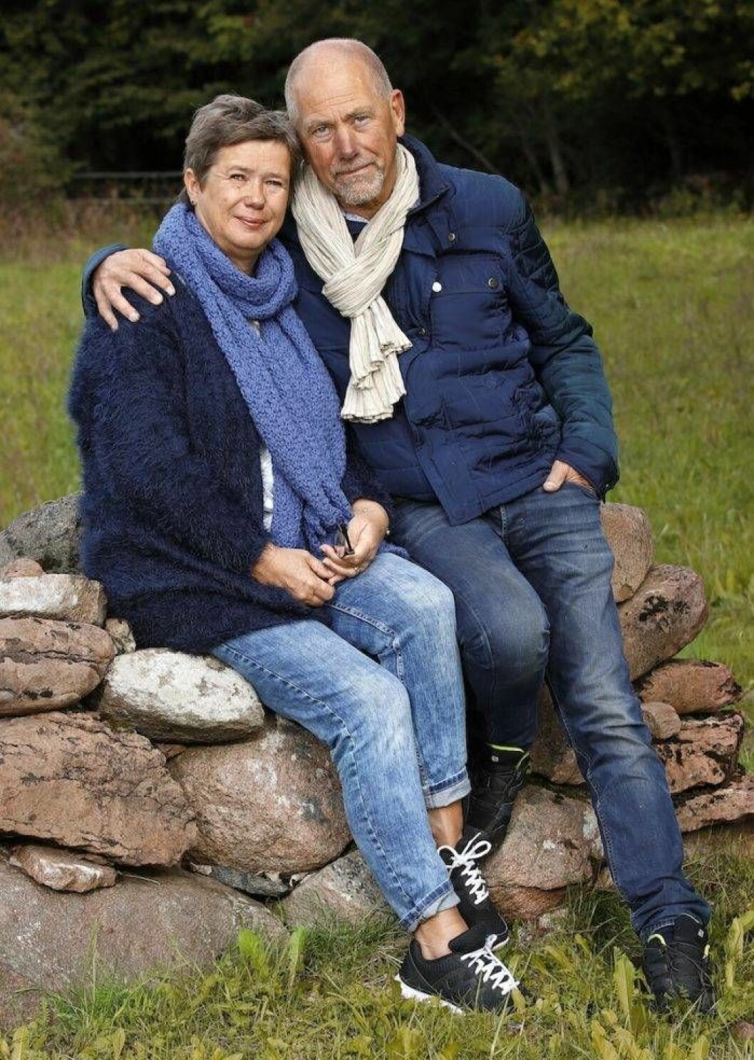 Livskamraten Bengt har varit AnnBritts stora stöd i tillvaron. AnnBritt med livskamraten Bengt på ett stenröse.