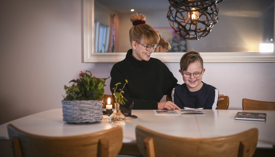 – Det är han som ger oss kärlek och lär oss att bli bättre människor varje dag. Det är vi som ska vara tacksamma att Gabriel valde oss, han är våra extra ögon som vågar se saker med nya vinklar och att våga välja kärlek, säger Anncha. Anncha och Gabriel.