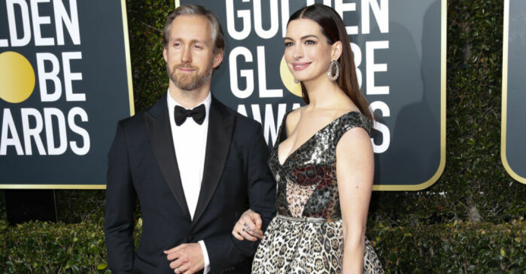 Anne Hathaway och Adam Schulman