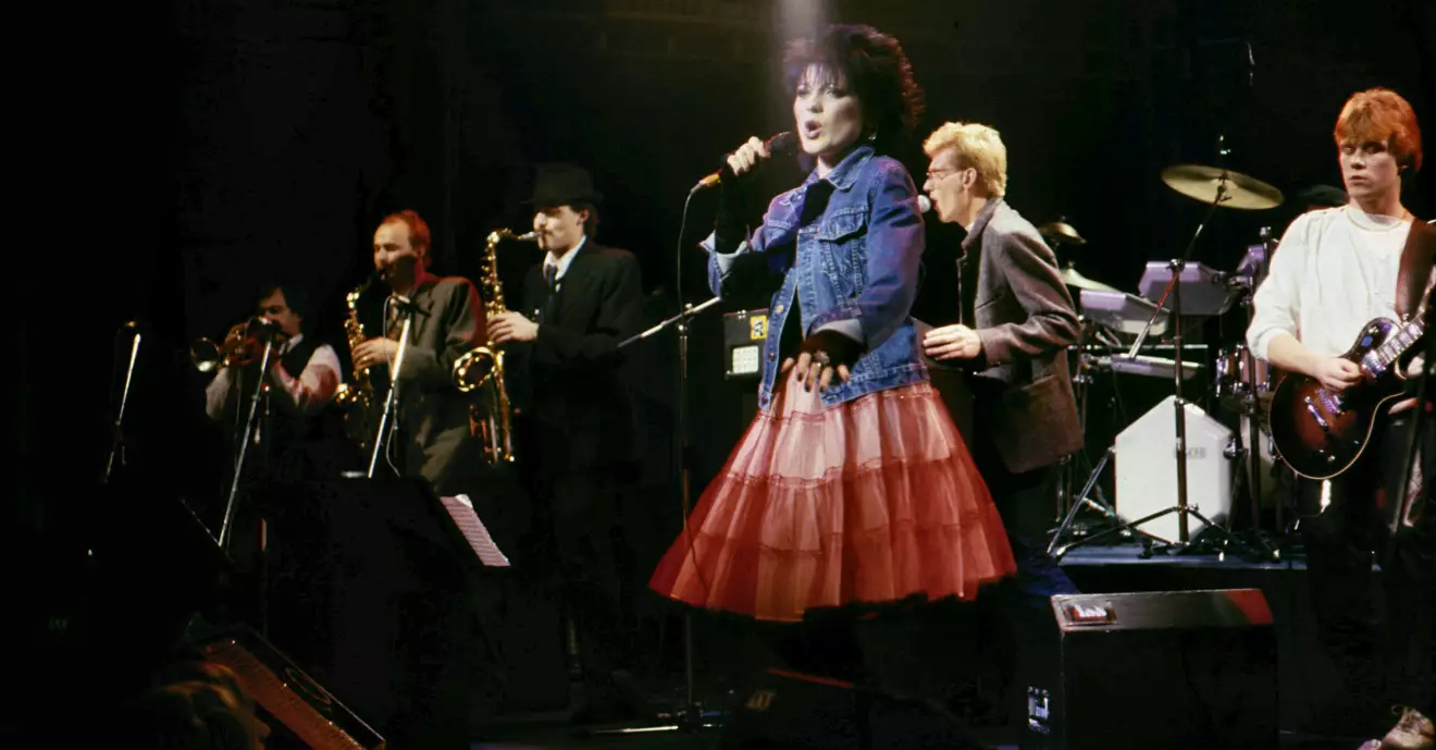 Anne-Lie Rydé när hon sjöng i bandet Extra.