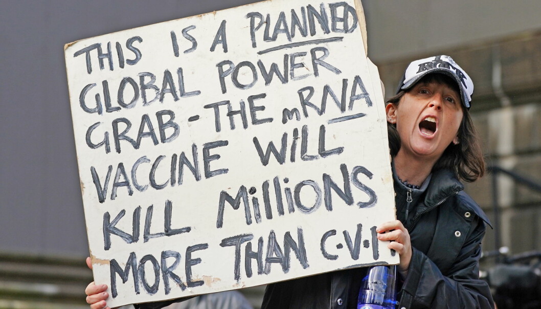 Protester i Melbourne 10 maj under lockdown. 5 G och vaccin i skottgluggen för demonstranterna. Foto: TT Australiska protester mot corona-lockdown i Melbourne