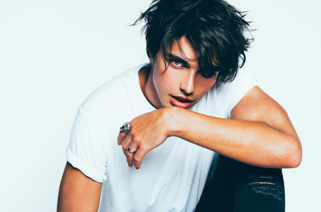 Anton Ewald slog igenom i <span class=" italic" data-lab-italic_desktop="italic">Melodifestivalen</span> 2013 med låten <span class=" italic" data-lab-italic_desktop="italic">Begging.</span>