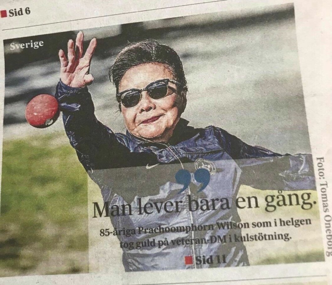 Sedan hon fyllt 85 år fick Art ett nytt intresse, friidrott. Det har blivit en rad guld i olika grenar i veteransammanhang, liksom tidningsartiklar. Art Kosol på ett tidningsurklipp där hon stöter kula och vinner guld.
