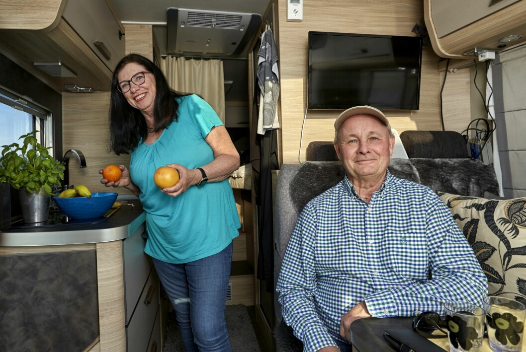 Åsa och Micke i sin husvagn