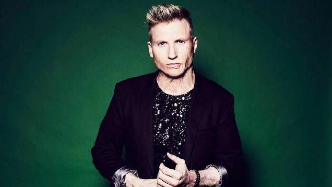 Axel Schylström står på Melodifestivalens scen den 25 februari.
