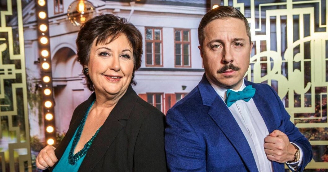 Tillsammans med David Sundin programleder Babben Larsson underhållningsprogrammet <i>Bäst i test</i> på SVT. Foto: SVT Babben Larsson och David Sundin i Bäst i Test på SVT.