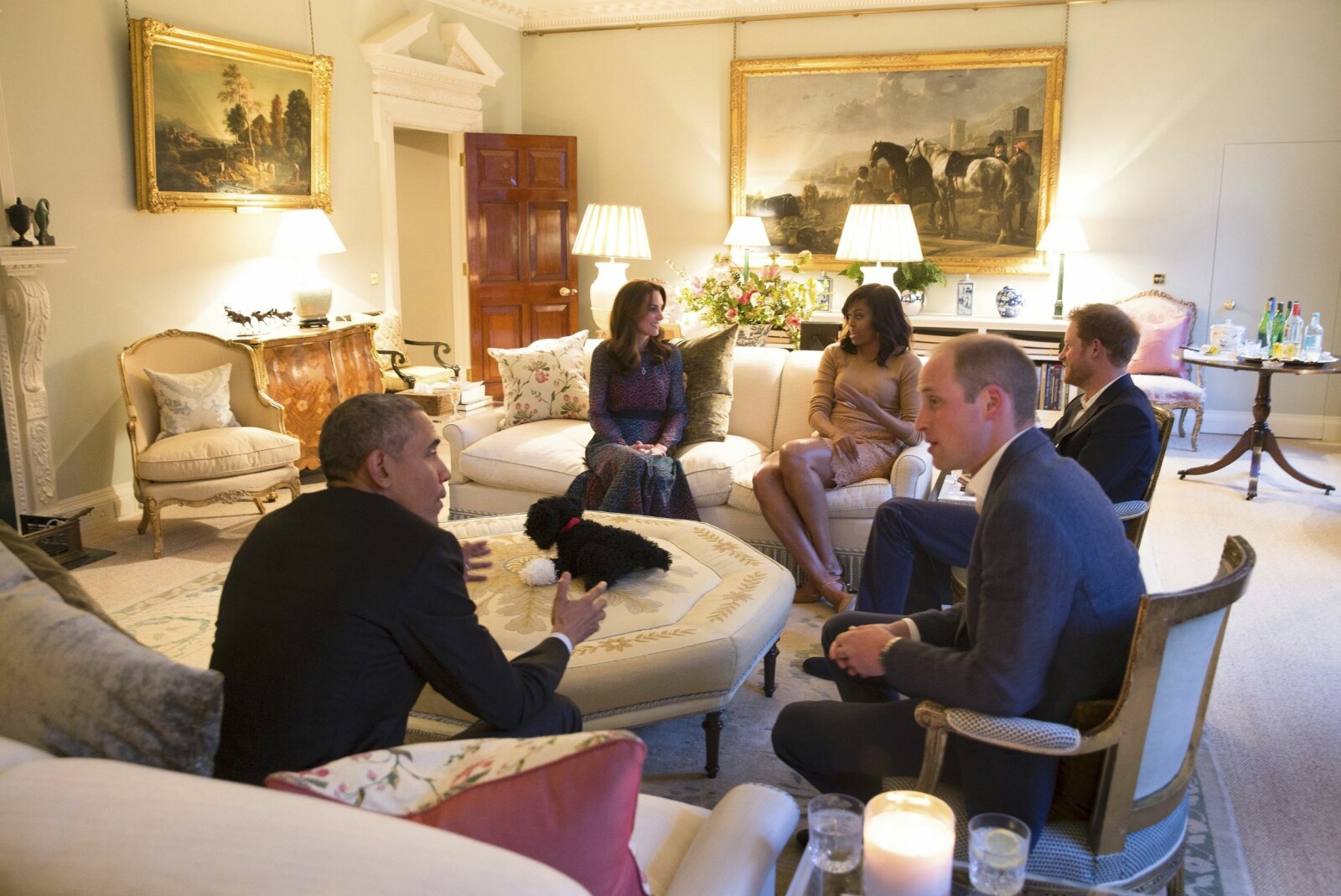 När Barack och Michelle Obama gästade London kunde vi se att Kate och William har en typisk brittisk smak. Barack och Michelle Obama hos William och Kate.