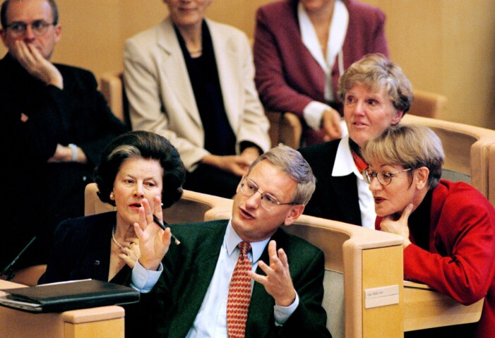 Barbro Westerholm i riksdagen år 1998 tillsammans med Elisabeth Fleetwood, Carl Bildt och Gudrun Schyman. Carl Bildt, Elisabeth Flletwood, Barbro Westerholm och Gudrun Schyman i riksdagen 1998.