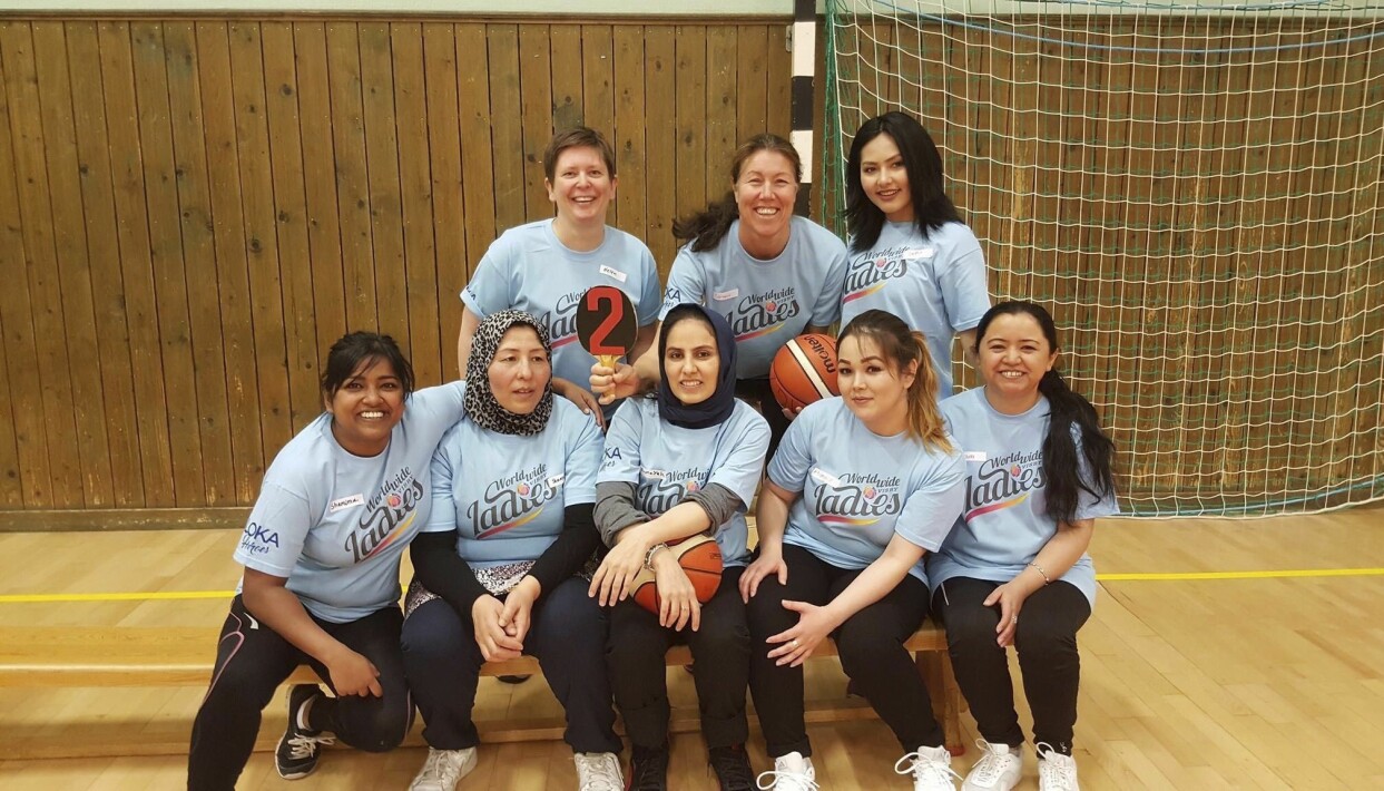 Integration via idrott ligger Shamima varmt om hjärtat, men är inte en självklarhet för alla medsystrar beroende på den kultur de kommer ifrån. Foto: Privat Basketlaget World Wide Ladies på Gotland.