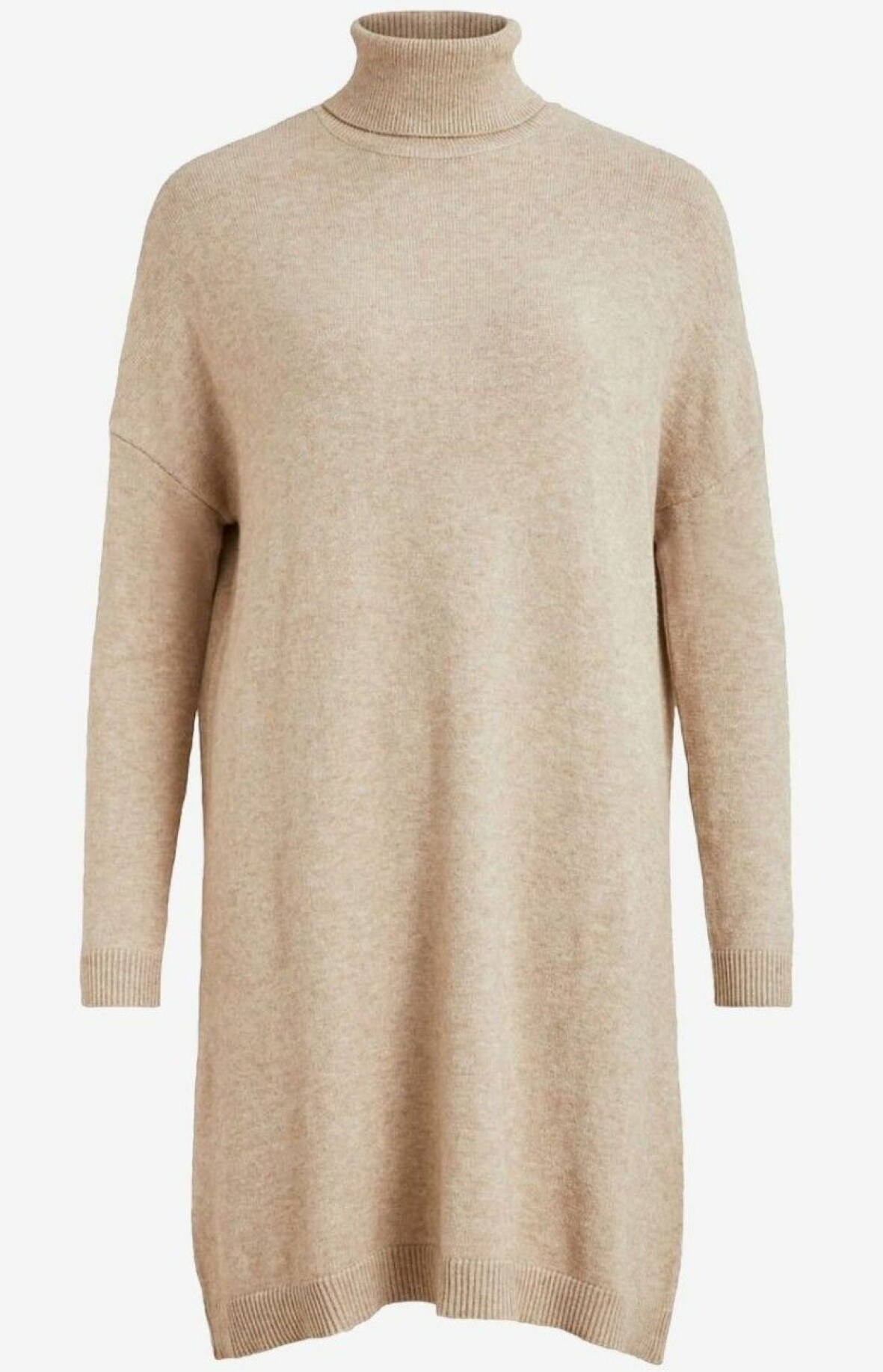 Beige stickad klänning.
