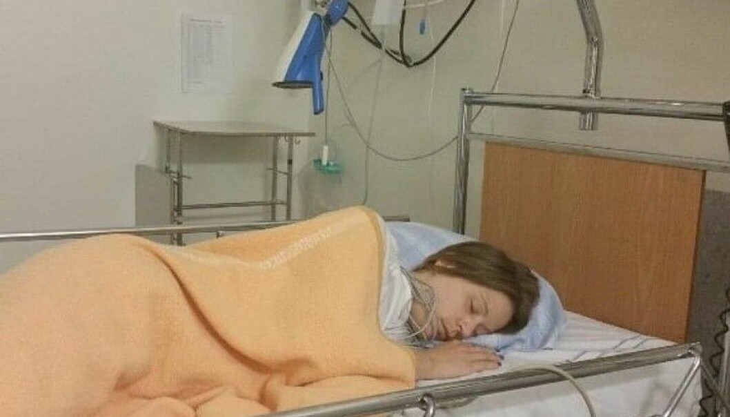 Bianca har räknat ut att om man skulle lägga ihop all tid hon varit inlagd hos psykiatrin i ett sträck skulle det bli närmare sju år. Bianca Zenonsson sover i en sjukhussäng.