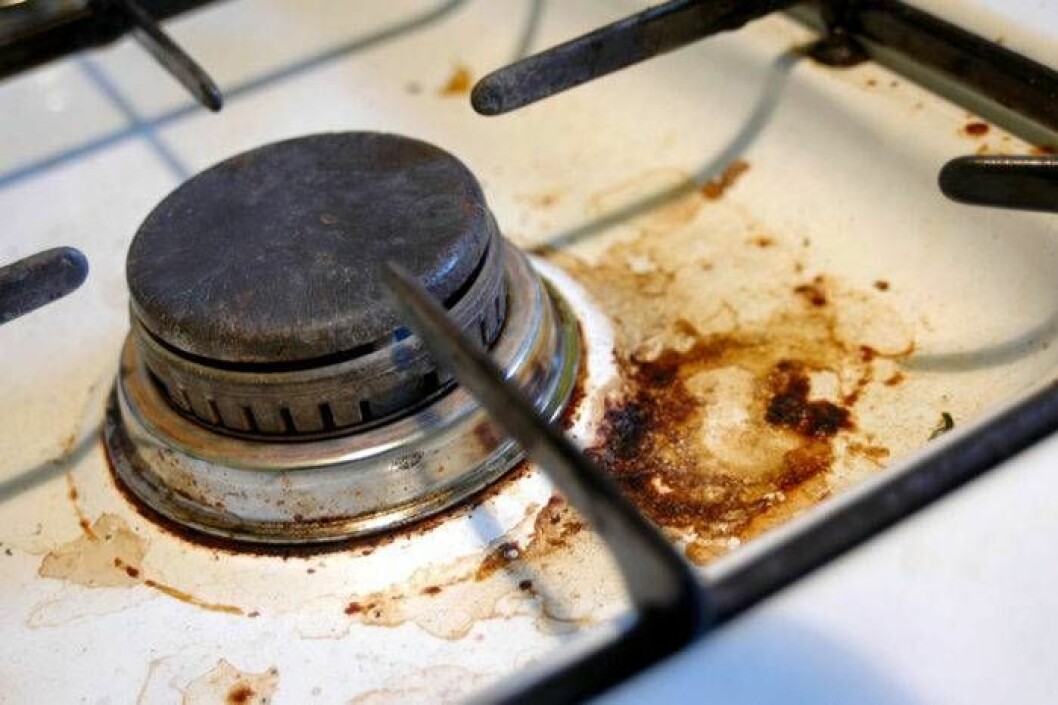 Foto: IBL Bildbyrå Få bort fastbränd mat med bikarbonat.