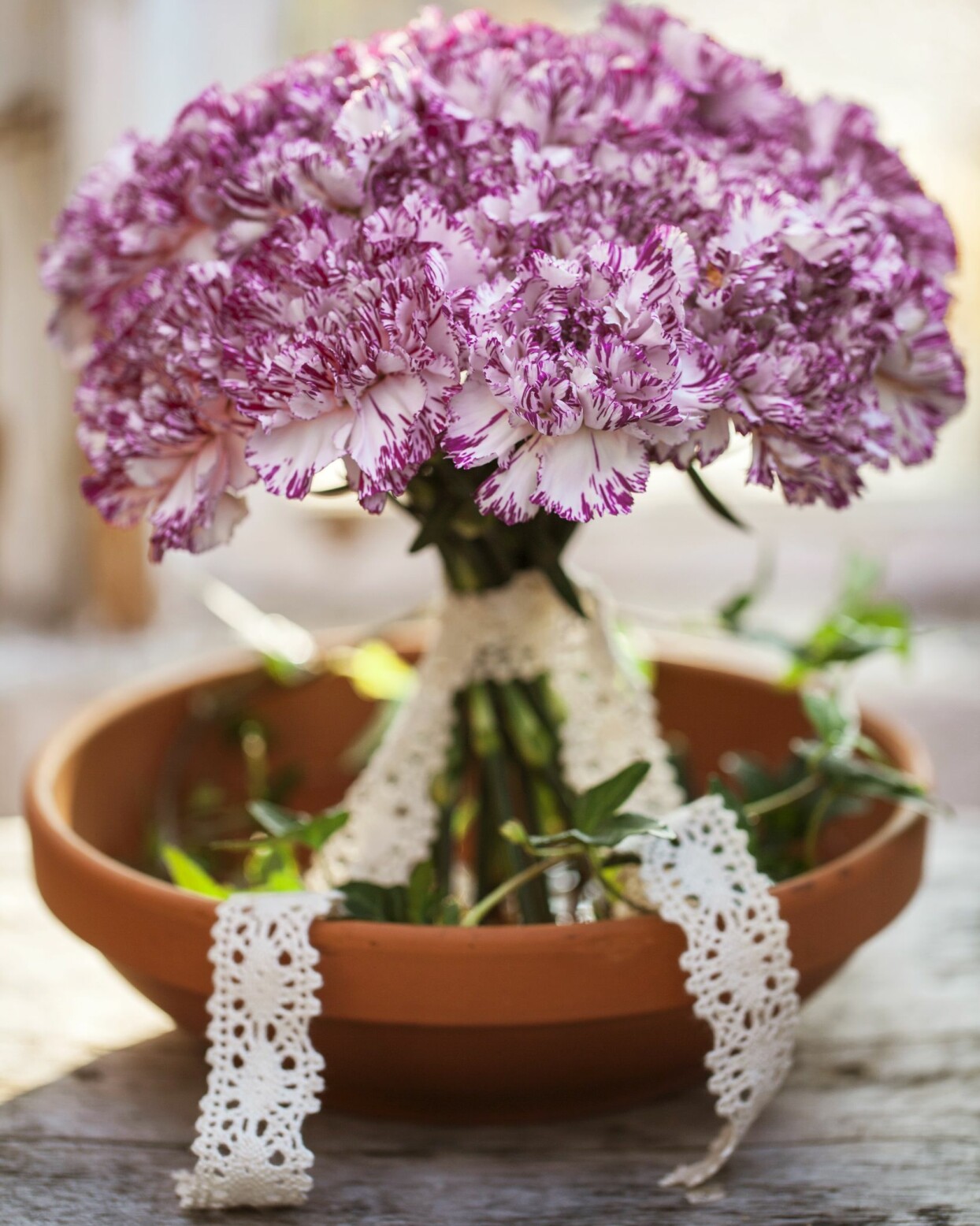 Foto: Malin Björkholm Bind ihop flera nejlikor så blir det som en stor blomma.