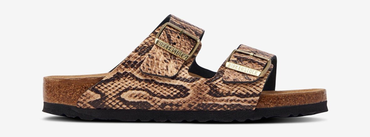 Birkenstock med orm-mönster.