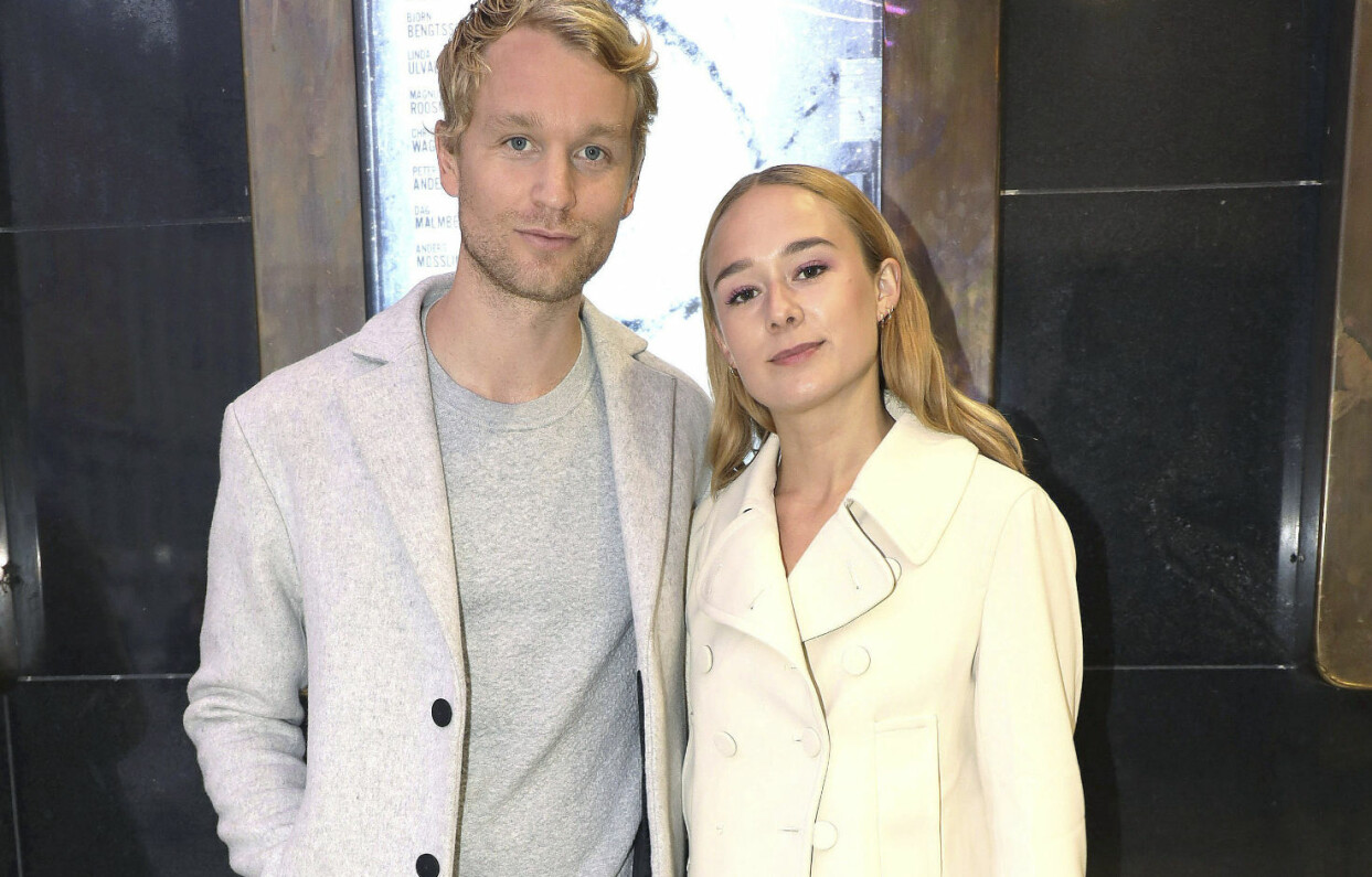 Två ensamma själar som funnit varandra. Så beskriver Alba August sig själv och pojkvännen Björn Gustafsson. Foto: TT Björn Gustafsson intill flickvännen Alba August.